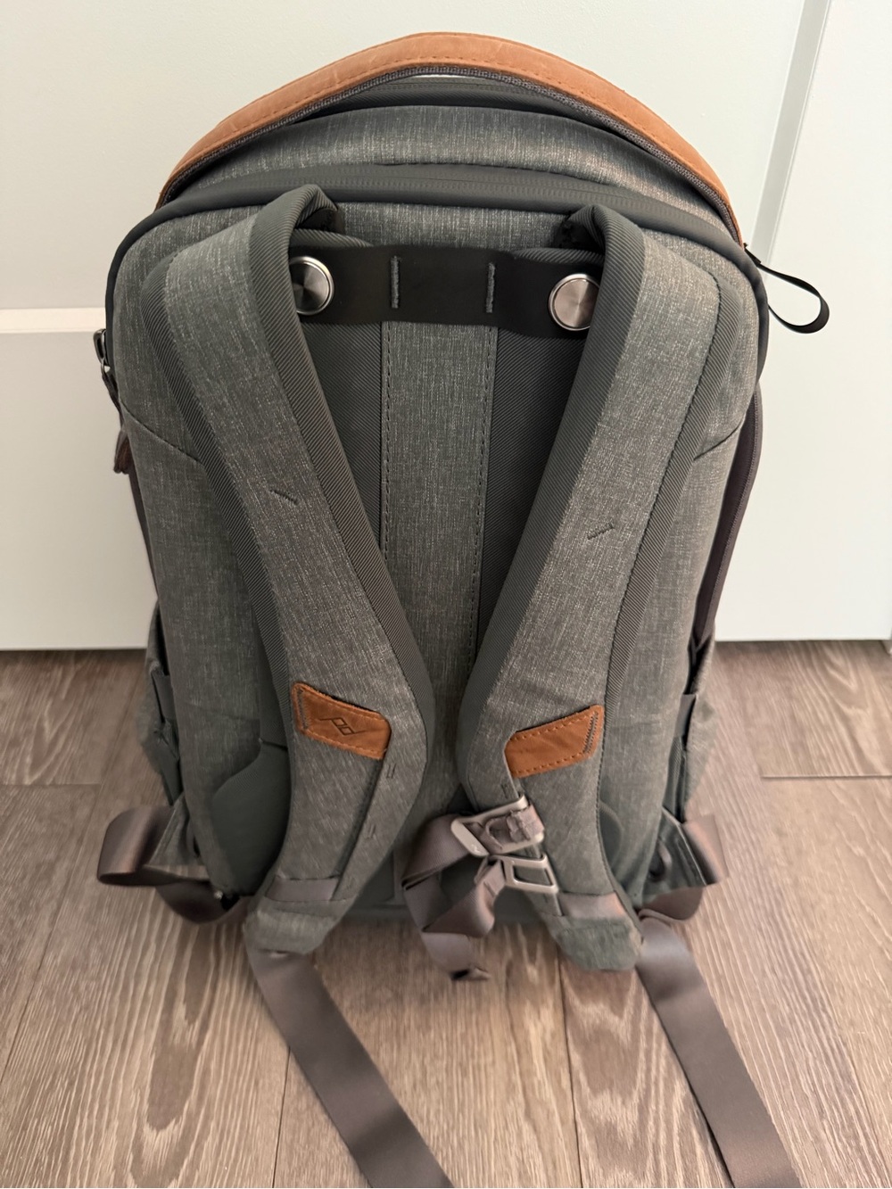 Peak Design - Everyday Zip - 15L - Heathered Grey - Picture 3 of 4